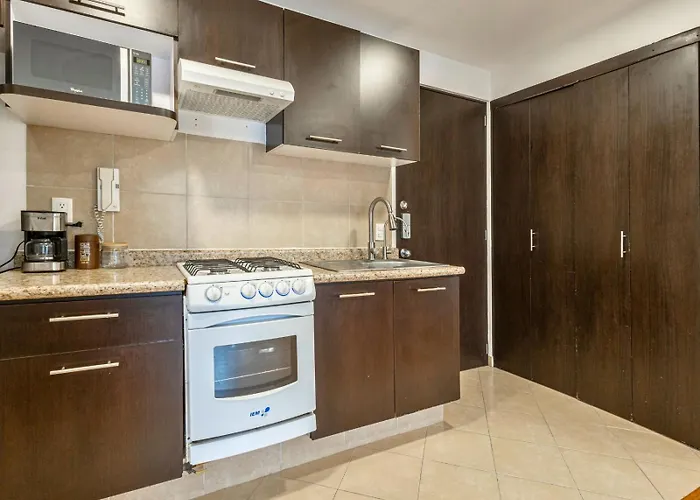 Adam's With High-speed Internet Near Polanco *